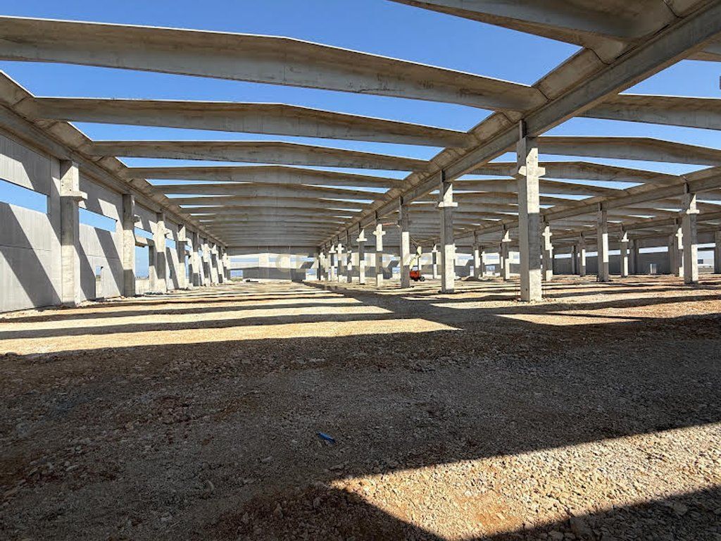 WAREHOUSE 10 000m2 FOR RENT NEAR THE NEW PORT