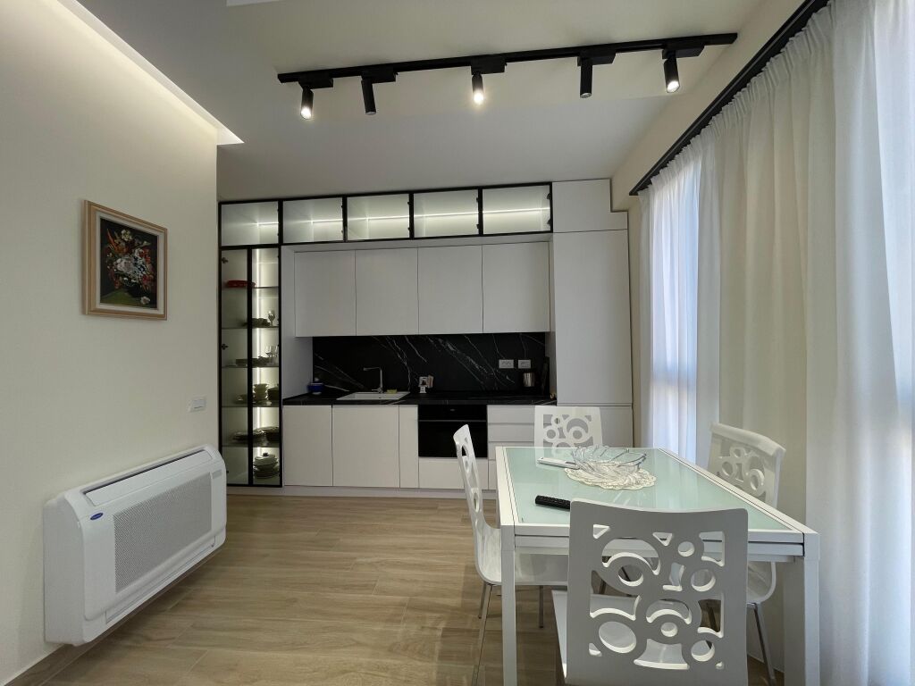 Apartment 1+1 for rent at 21 Dhjetori!