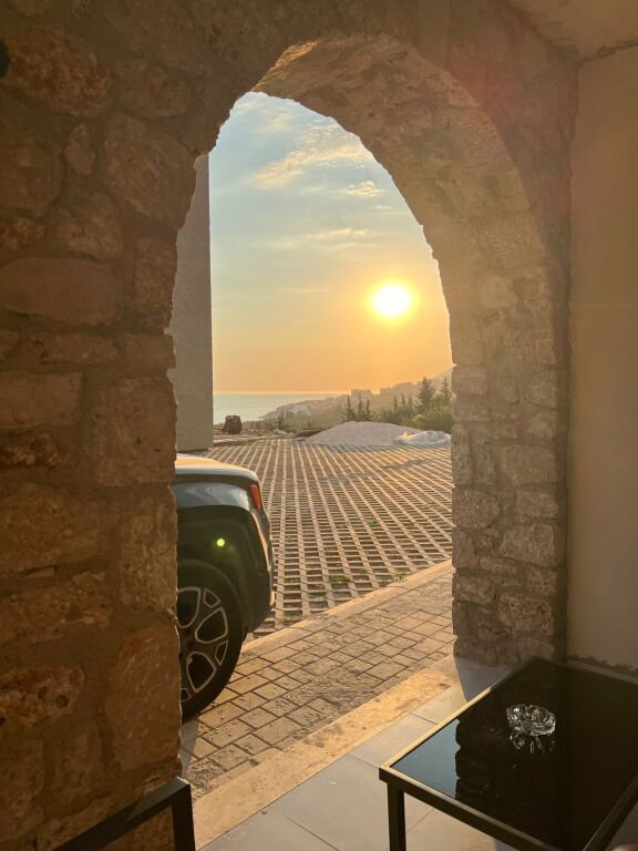 IN VENDITA: 1+1+1 Veranda + 1 Posto Auto📍Dhermi (Res. Sofo Duni) - 205.000€ - Sup. 60 m² - Orientamento Sud🌞|| Vista Spettacolare sul Mare 🌊 Solo 300m di Distanza🏃🏻‍♂️