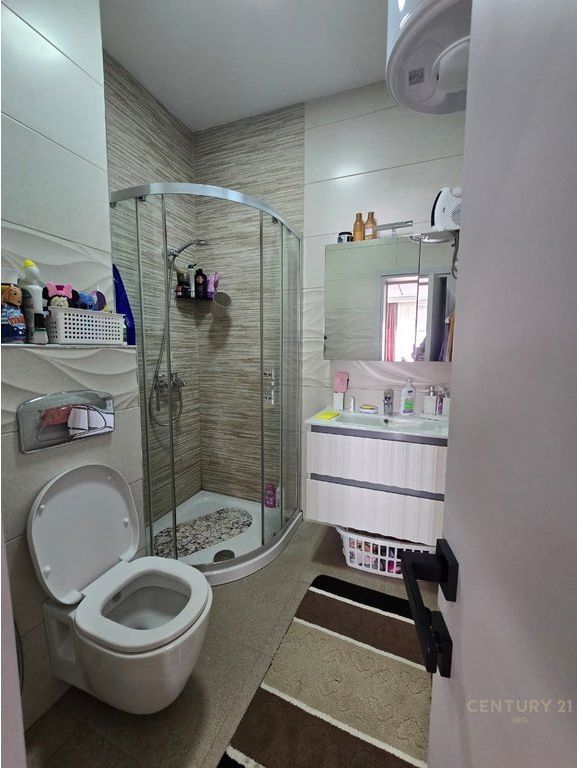 Appartamento 3+1+2+balcone+deposito+garage in Via Kosovo.