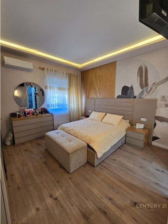 Appartamento 3+1+2+balcone+deposito+garage in Via Kosovo.