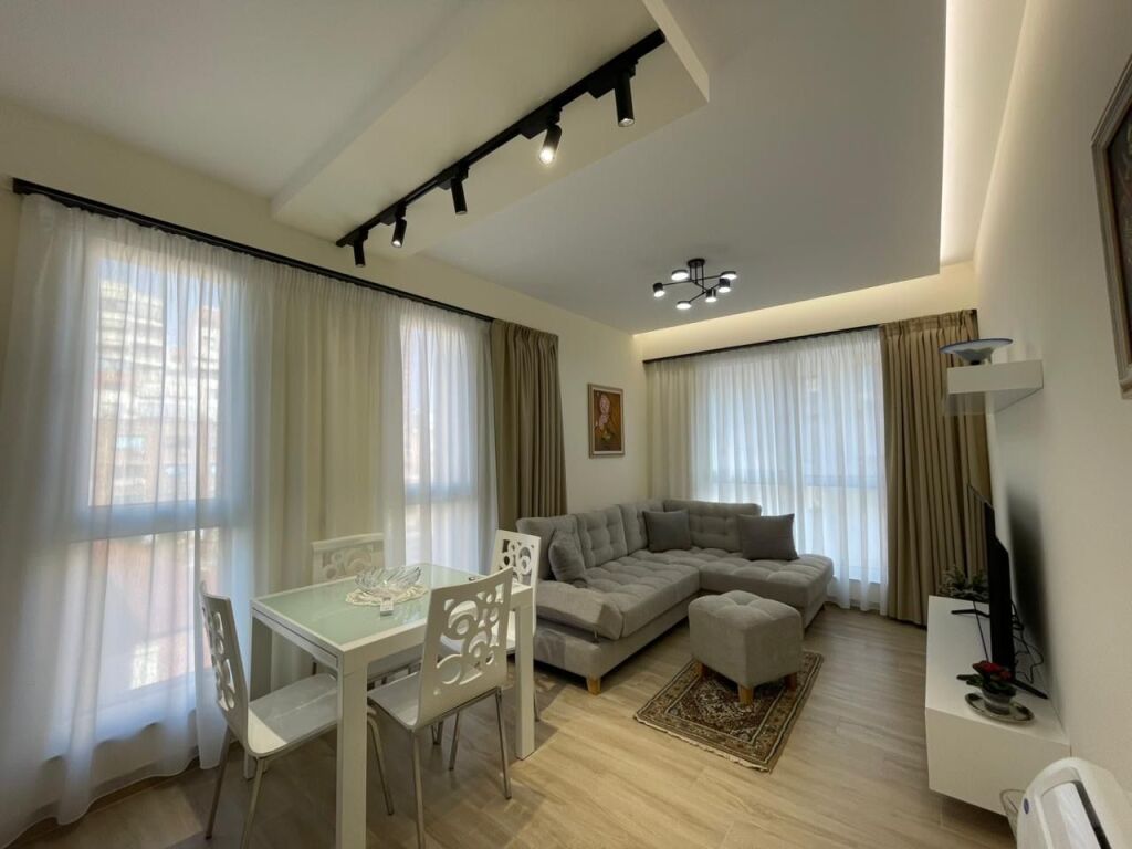 Apartment 1+1 for rent at 21 Dhjetori!