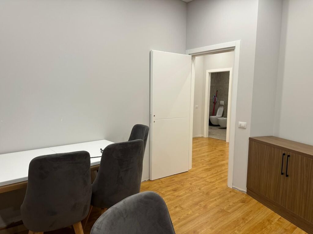 Jepet me qira apartament 2+1+Post Parkimi