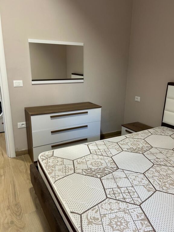 🏡 Jepet me Qira Apartament 1+1 – Yzberisht !
