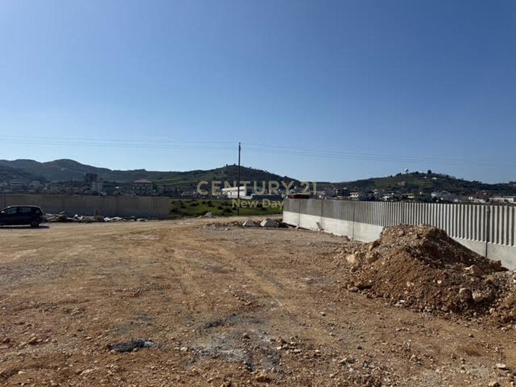 WAREHOUSE 10 000m2 FOR RENT NEAR THE NEW PORT