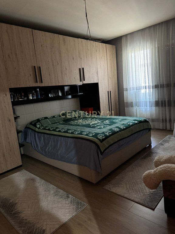 Appartamento duplex in vendita vicino all'incrocio del 21 Dicembre