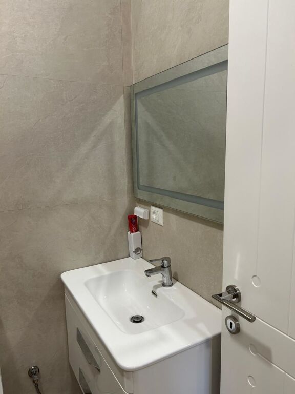 🏡 Jepet me Qira Apartament 1+1 – Yzberisht !