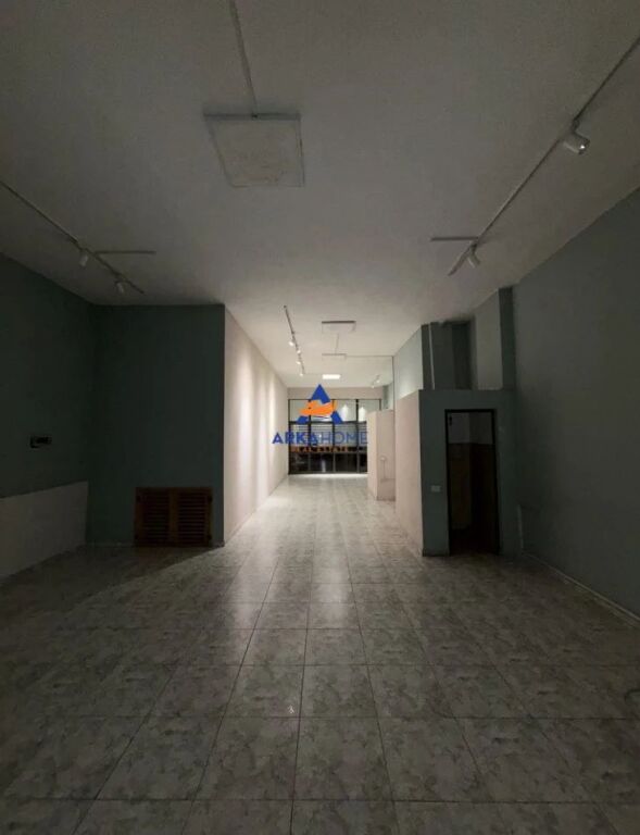 LOCALE COMMERCIALE IN AFFITTO 82M2 " VIA JORGO PLAKU, 5 MAGGIO" 850 EURO