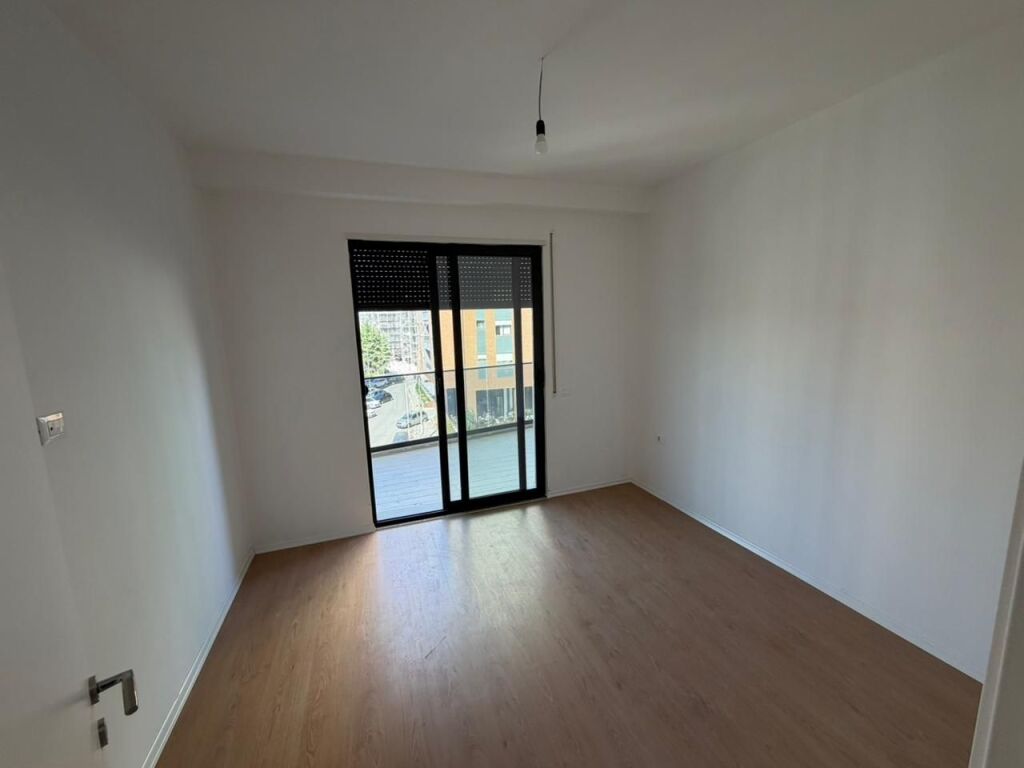 🏢Jepet me qira 2+1+2 për zyra📍Adresa: Don Bosko, Rruga Egnatia.💰 Çmimi: 700 € bruto / muaj