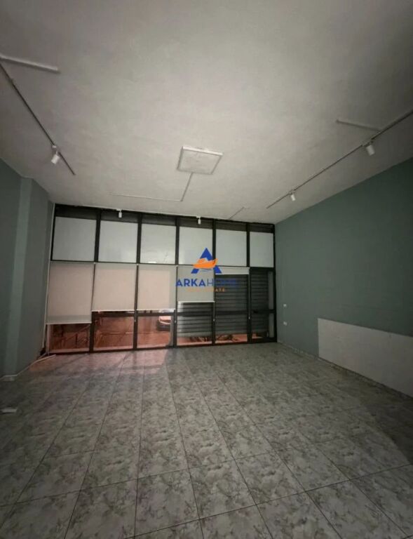LOCALE COMMERCIALE IN AFFITTO 82M2 " VIA JORGO PLAKU, 5 MAGGIO" 850 EURO