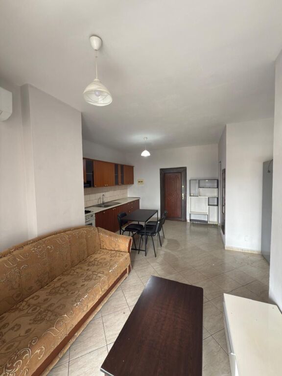 Apartament per shitje 1+1 te Kombinat