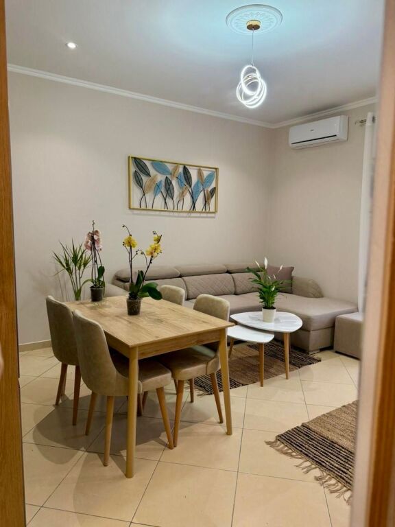 📣 QERA SUPER Apartament 1+1 📍 Prane Kompleksit Delijorgji 🛣️ Rruga e "Kavajes" ✨