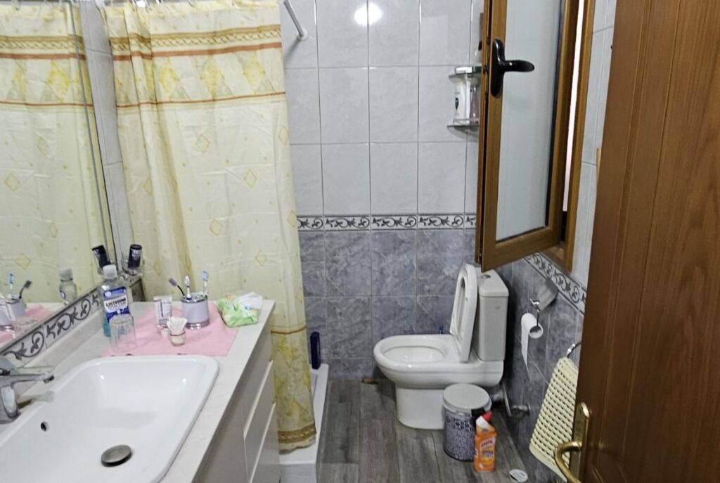 At the Polyclinic in Vlore, Apartment 3+1+2 with Spacious Area for Sale!