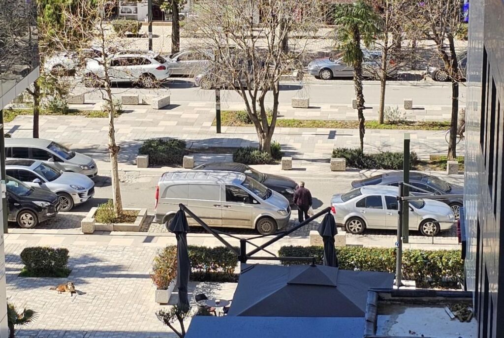 At the Polyclinic in Vlore, Apartment 3+1+2 with Spacious Area for Sale!