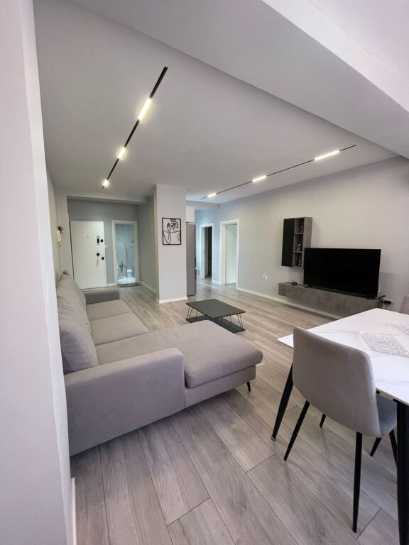 Shitet Apartament 2+1 – pranë Hotel Mondial | 21 Dhjetori