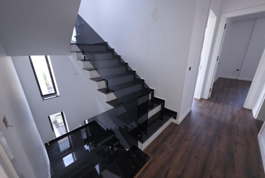 In Golem, Spectacular Villa For Sale With Pool And Bargain Price, 1800 Euro/m2