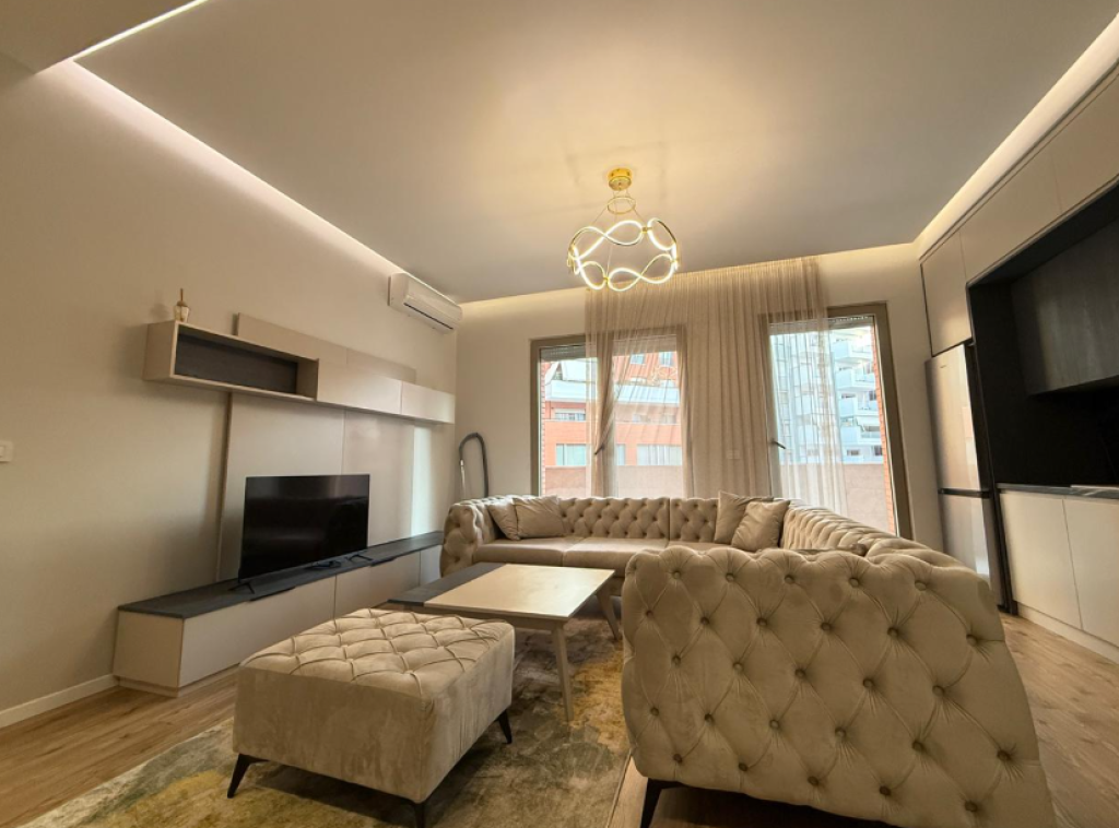 🏡 Appartamento 1+1 in Affitto – Complesso Delijorgji  📐 Organizzazione dell'appartamento Soggiorno insieme all'area cucina 1 camera da letto 1 bagno Veranda    80.000 Lek  📞 Per ulteriori informazioni o visita alla proprietà: