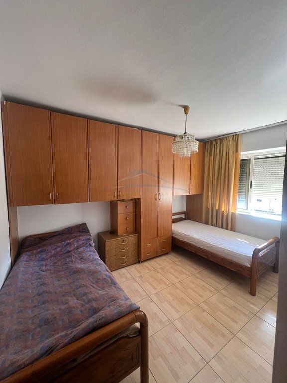 In vendita, Appartamento 3+1, Via Karl Gega, Tirana