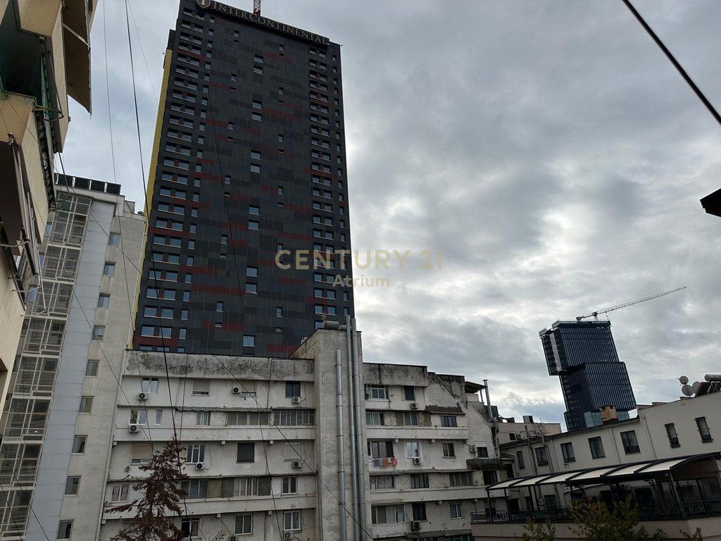 Apartment 2+1+2 for sale in the center, near City Fitness, on the 3rd floor of a well-managed building with an elevator.