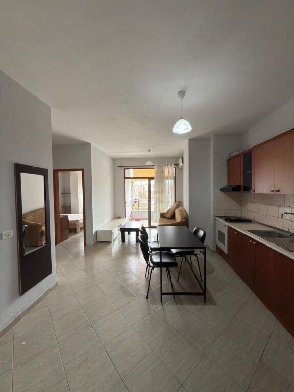 Apartament per shitje 1+1 te Kombinat