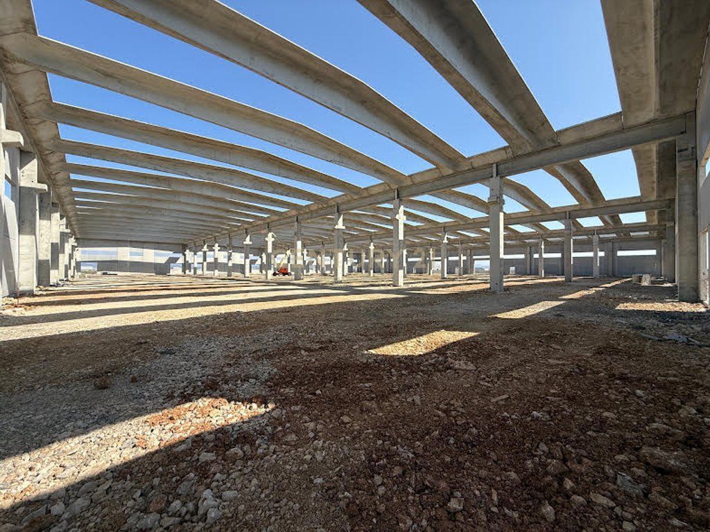WAREHOUSE 10 000m2 FOR RENT NEAR THE NEW PORT