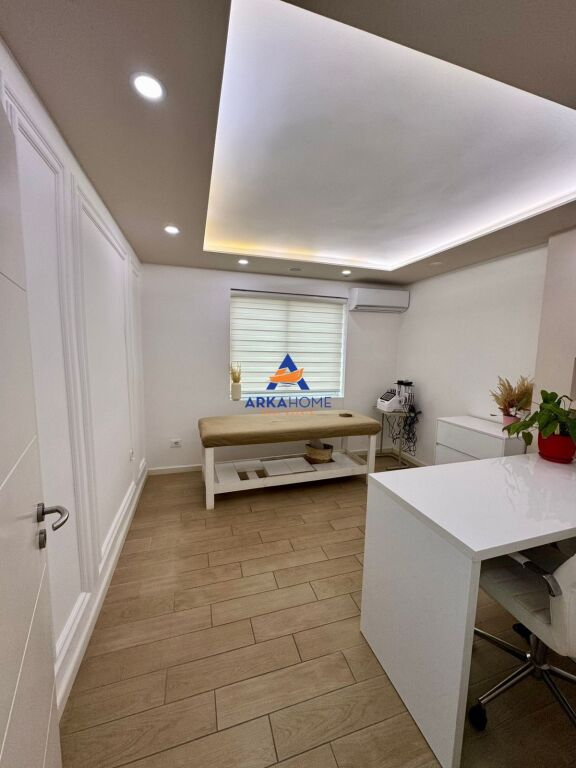 AMBIENT ZYRE ME QIRA 68M2 "KRYQËZIMI I VASIL SHANTOS" 750 € / MUAJ (MUNDËSI EDHE 700 €)