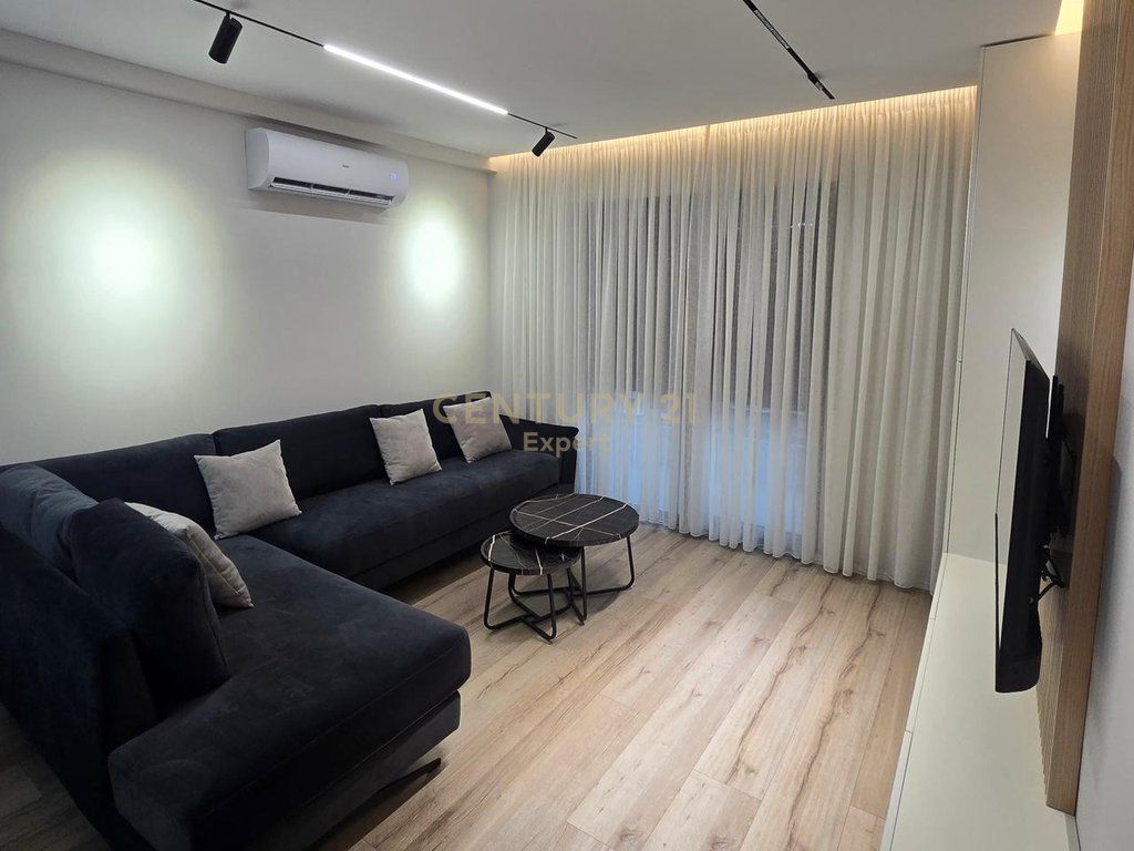 Apartament 2+1+2 në shitje pranë UET, në kompleksin Green Harmony.