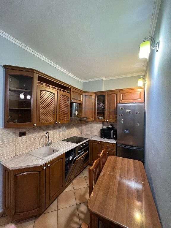 Disponojmë Apartament 2+1+2 për Qera Komuna e Parisit,Tirane