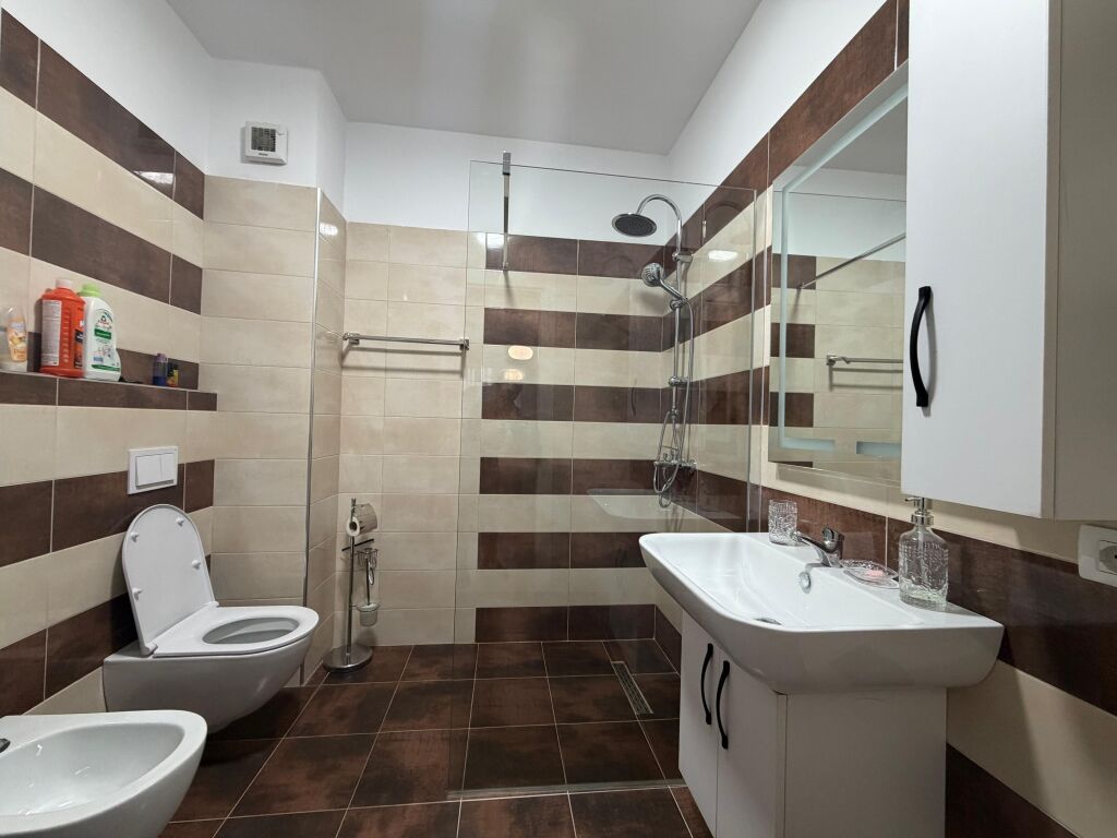 Laprak, Apartament 2+1 Per Qira