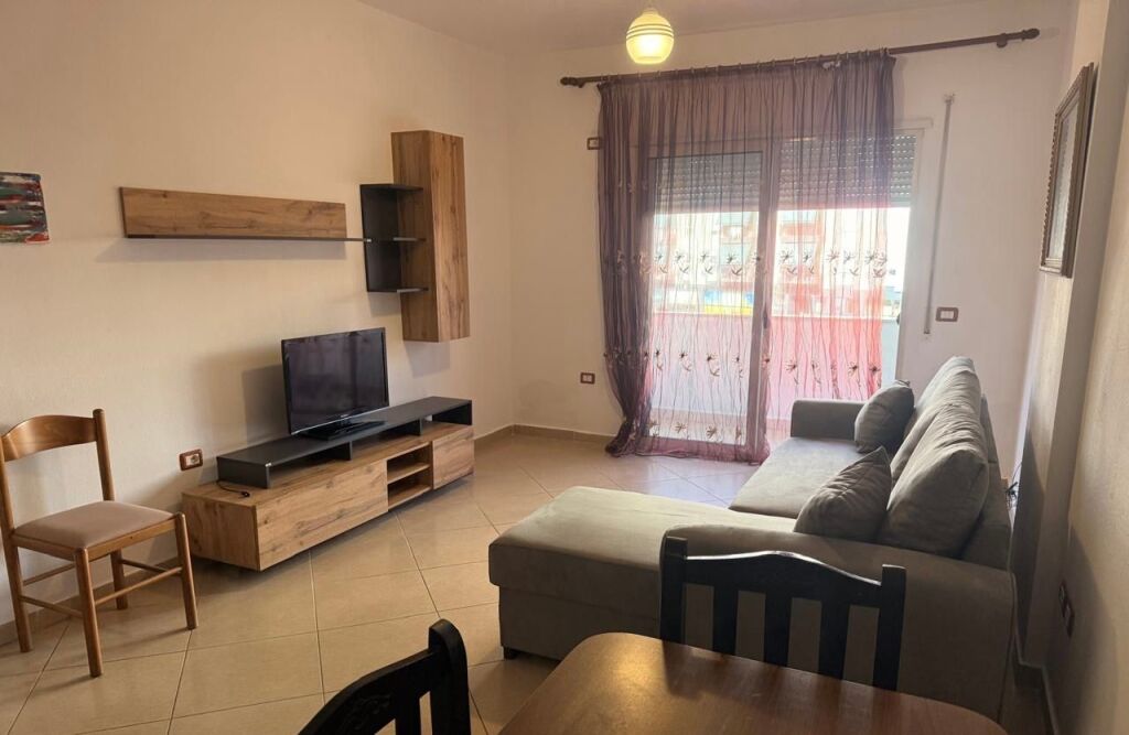 Yzberisht, jepet me qira apartament 1+1! 420 Euro
