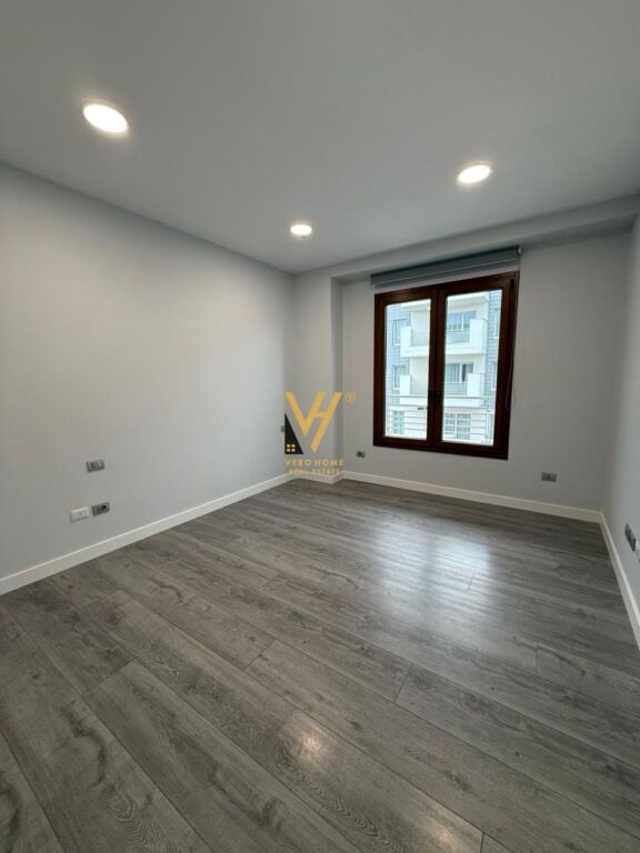 OFFICE FOR RENT 200 M2 AT DELIJORGJI 250,000 LEKE