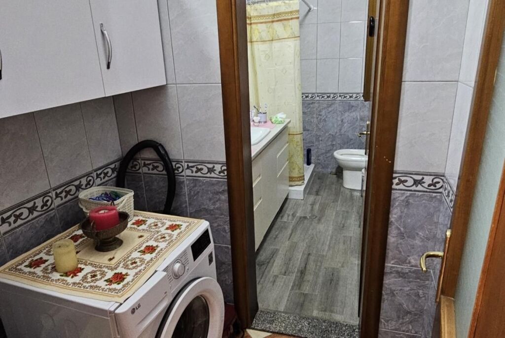 At the Polyclinic in Vlore, Apartment 3+1+2 with Spacious Area for Sale!