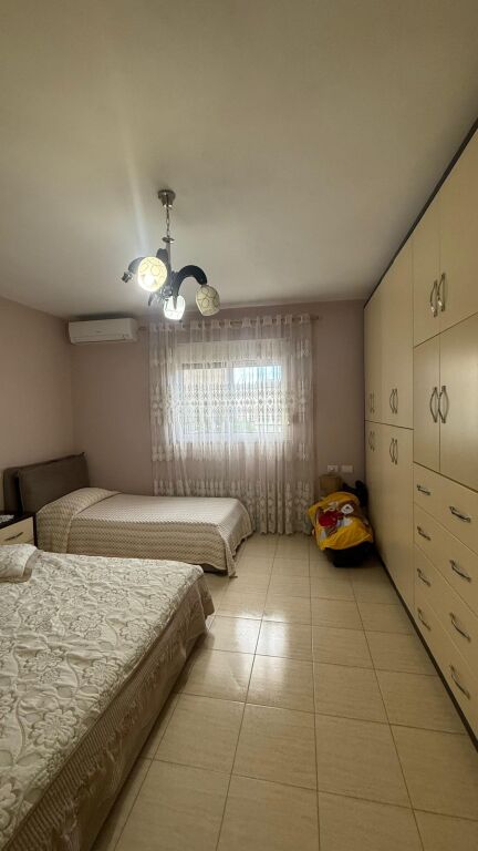 VENDESI APPARTAMENTO 2+1 VICINO ALL'OSPEDALE, DURRES
