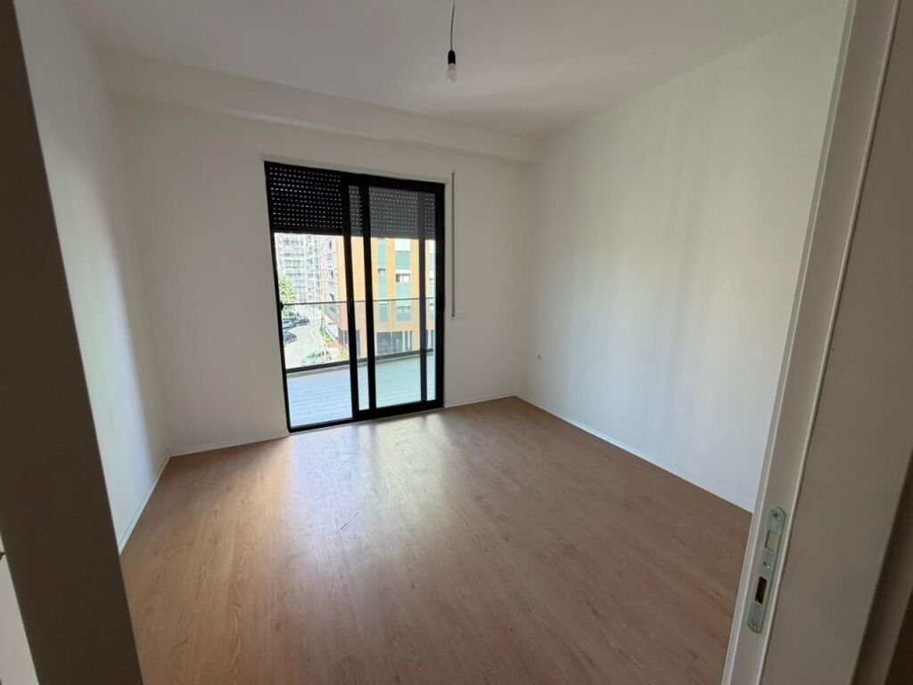 🏢Jepet me qira 2+1+2 për zyra📍Adresa: Don Bosko, Rruga Egnatia.💰 Çmimi: 700 € bruto / muaj