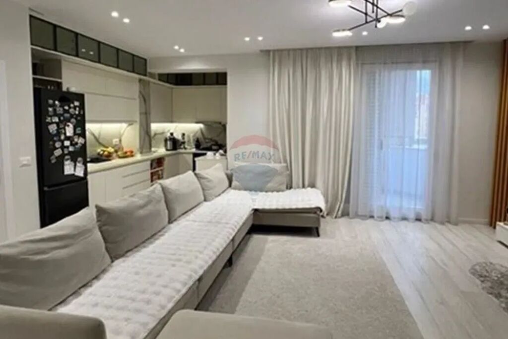 Shitet apartament 2+1+2 luksoz pranë Stadiumit Dinamo, Rruga Emin Duraku