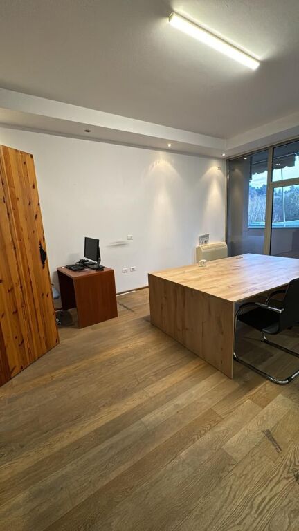 Office for rent at Garda in Bllok