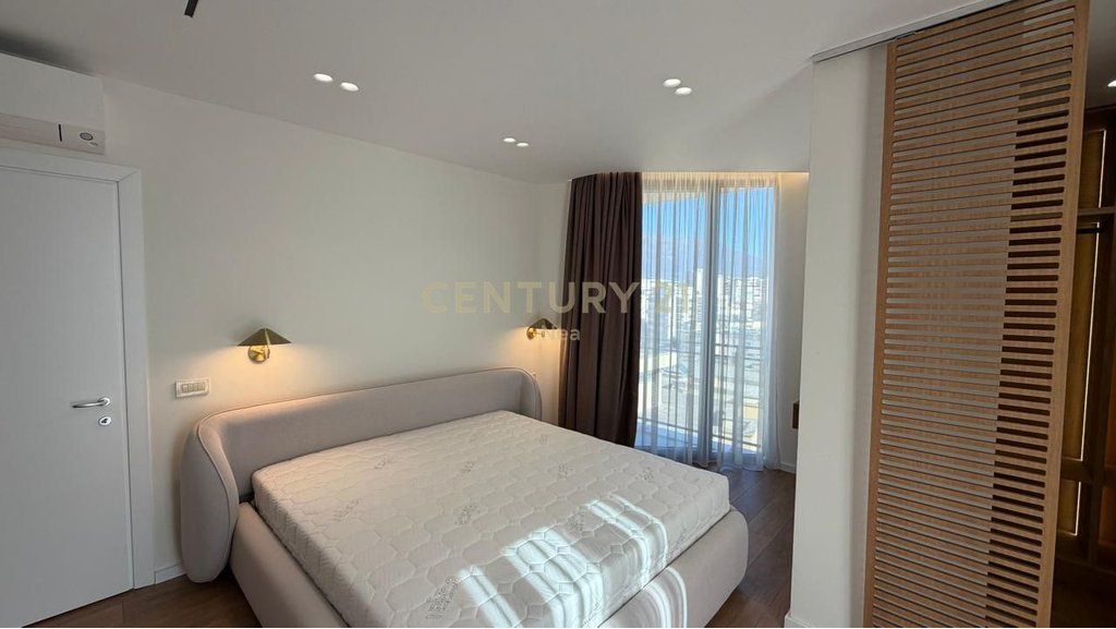 Jepet me qira apartament 2+1 në Golden Tower, në Rrugën Mine Peza.
