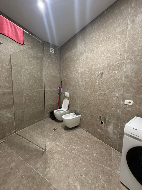 Jepet me qira apartament 2+1+Post Parkimi