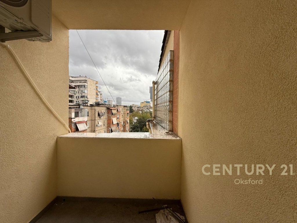 Shitet Apartament 1+1 i Arreduar pranë Qendrës së Tiranës – Rruga Fortuzi !