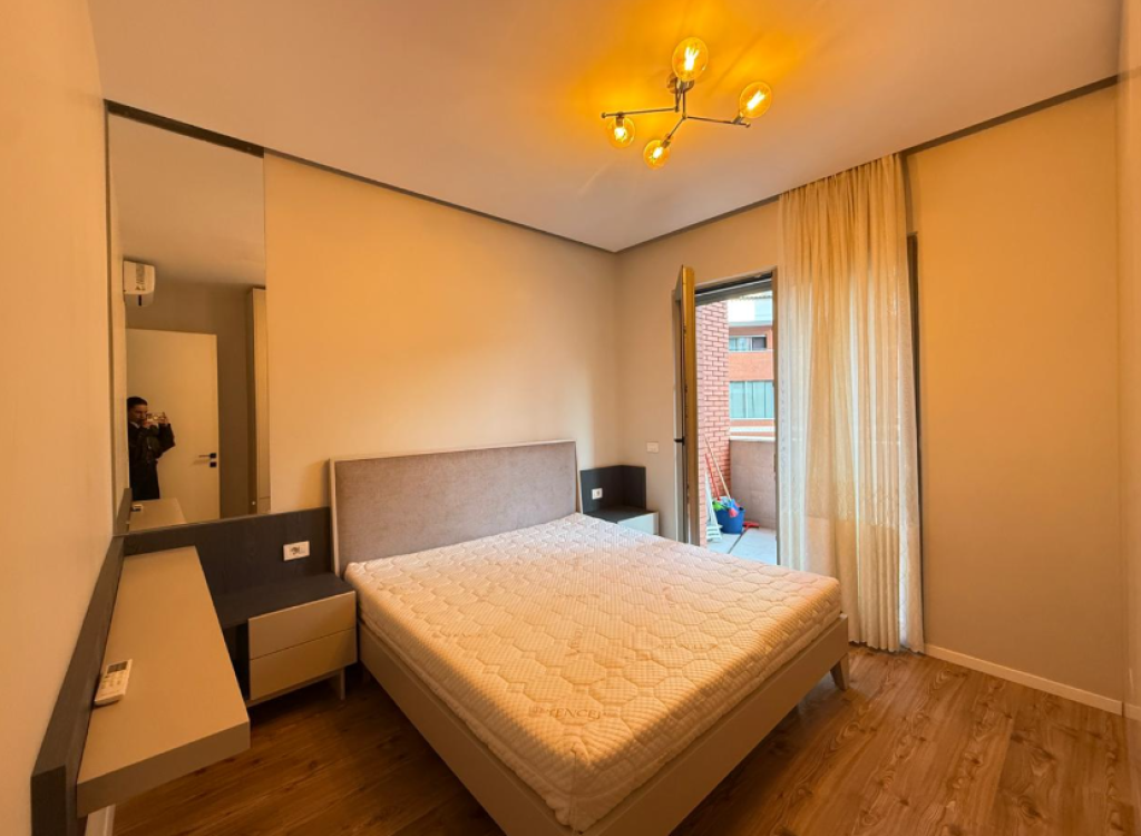 🏡 Appartamento 1+1 in Affitto – Complesso Delijorgji  📐 Organizzazione dell'appartamento Soggiorno insieme all'area cucina 1 camera da letto 1 bagno Veranda    80.000 Lek  📞 Per ulteriori informazioni o visita alla proprietà: