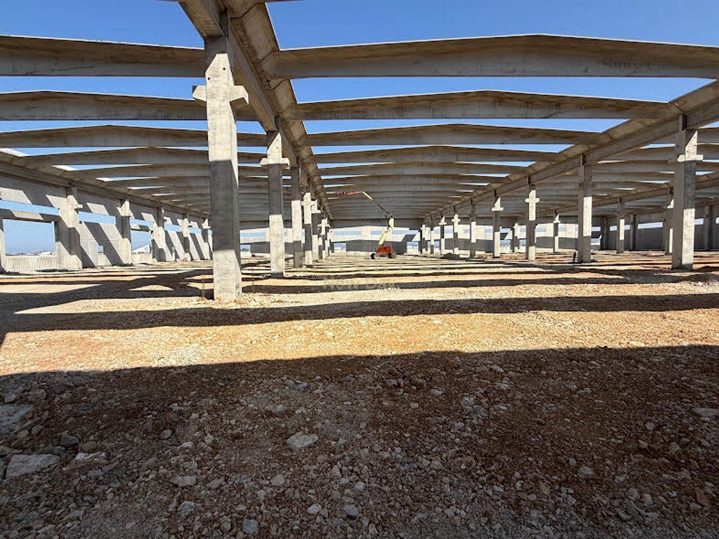 WAREHOUSE 10 000m2 FOR RENT NEAR THE NEW PORT
