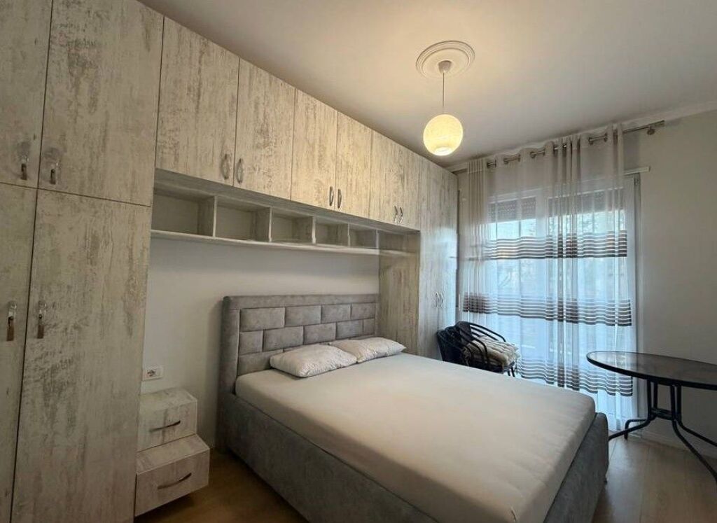 LAPRAKE, APARTAMENT 2+1+2 PER QIRA