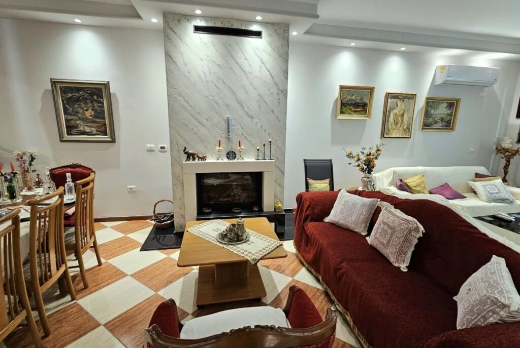 At the Polyclinic in Vlore, Apartment 3+1+2 with Spacious Area for Sale!