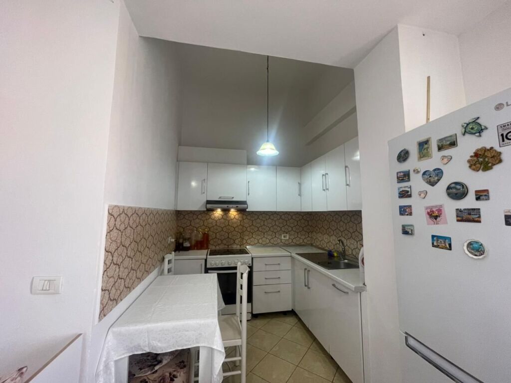 APARTAMENT 1+1 PER SHITJE--MISTO MAME