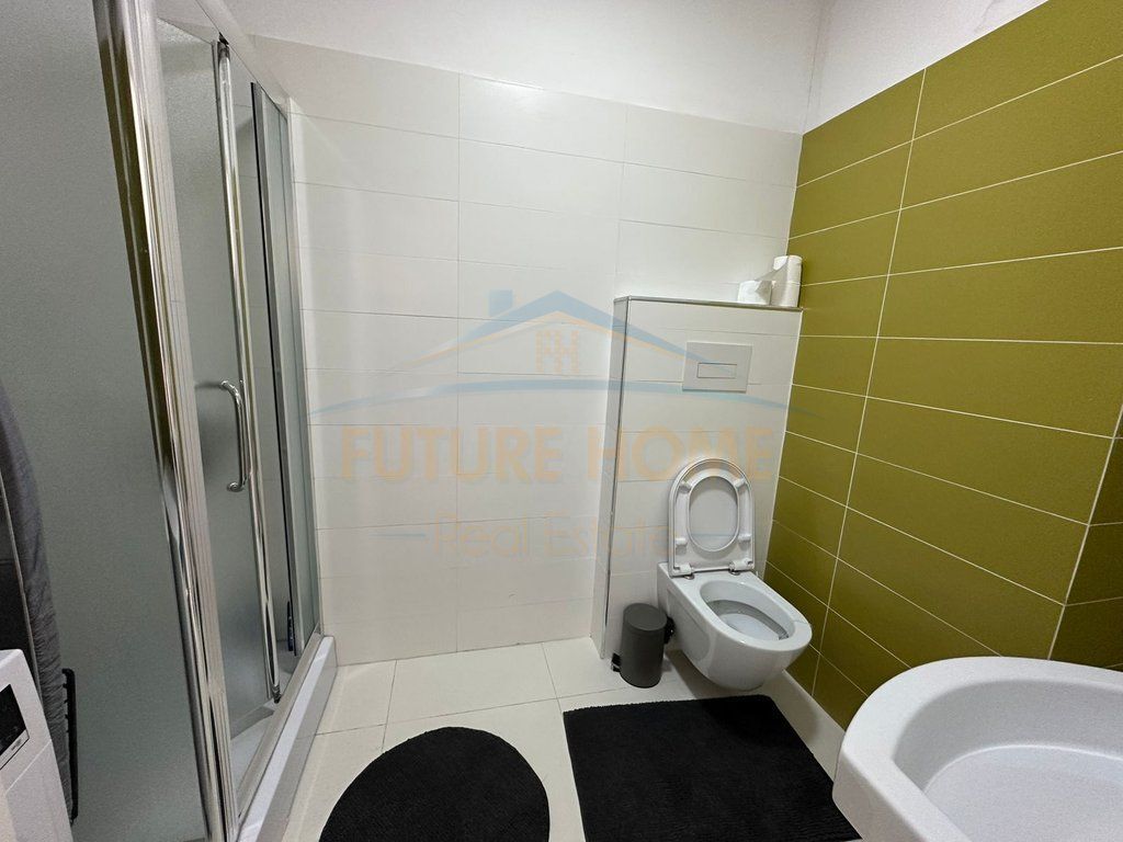Qira, Apartament 2+1, Blloku, Tiranë.