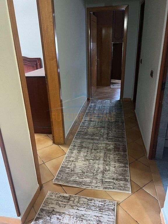 Disponojmë Apartament 2+1+2 për Qera Komuna e Parisit,Tirane