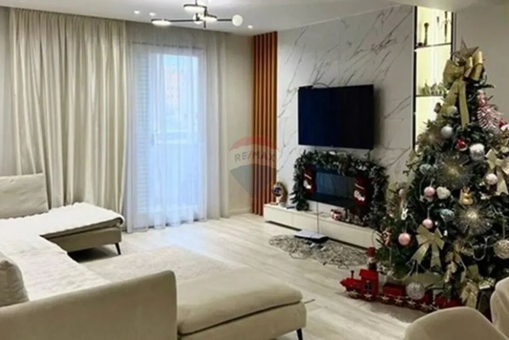 Shitet apartament 2+1+2 luksoz pranë Stadiumit Dinamo, Rruga Emin Duraku