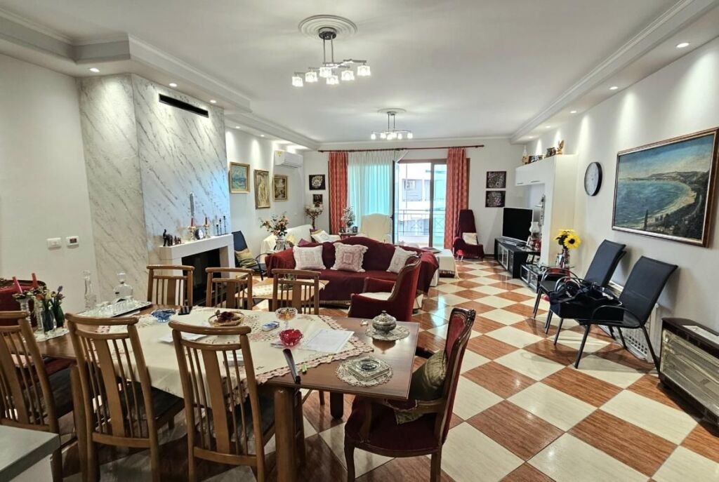 At the Polyclinic in Vlore, Apartment 3+1+2 with Spacious Area for Sale!