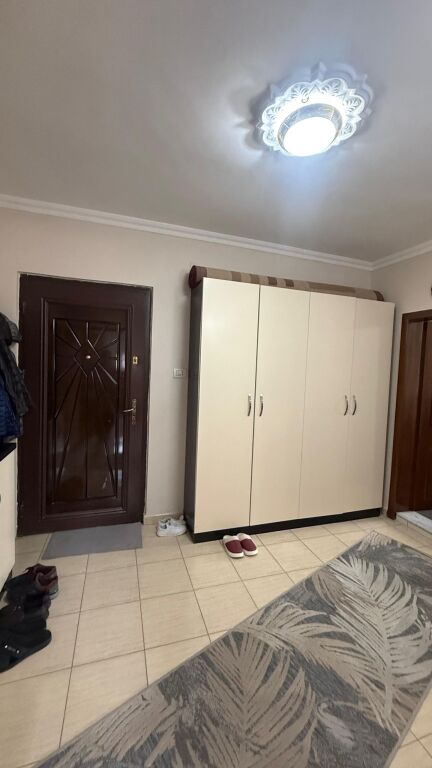 VENDESI APPARTAMENTO 2+1 VICINO ALL'OSPEDALE, DURRES