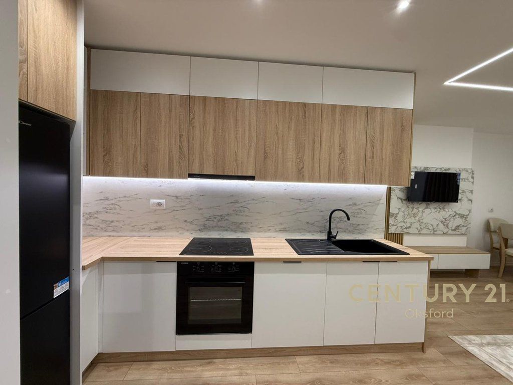 Vendesi in vendita appartamento arredato 1+1 vicino al centro di Tirana – Via Fortuzi! 175.000 € Sup. Totale 66m2